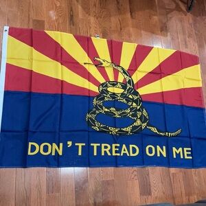 New Don’t Tread on Me flag